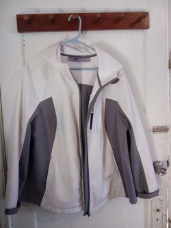 Hurry hurry for that low jacket , shoes size 8 1/2 like new check them out.