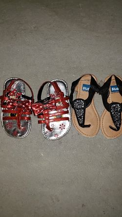 Girls size 7 sandals 2 pairs