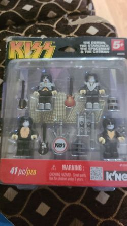 Kiss k'nex