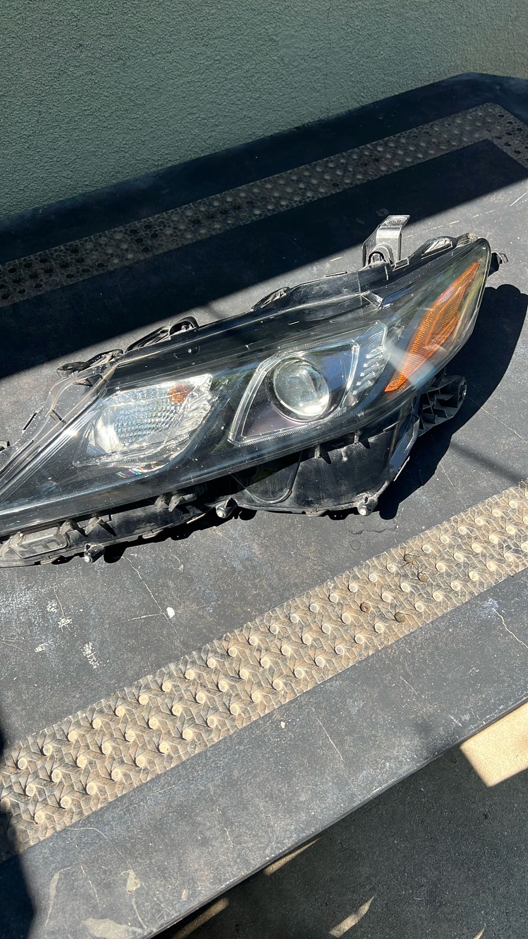 2021 Toyota Camry Drivers Side Headlight