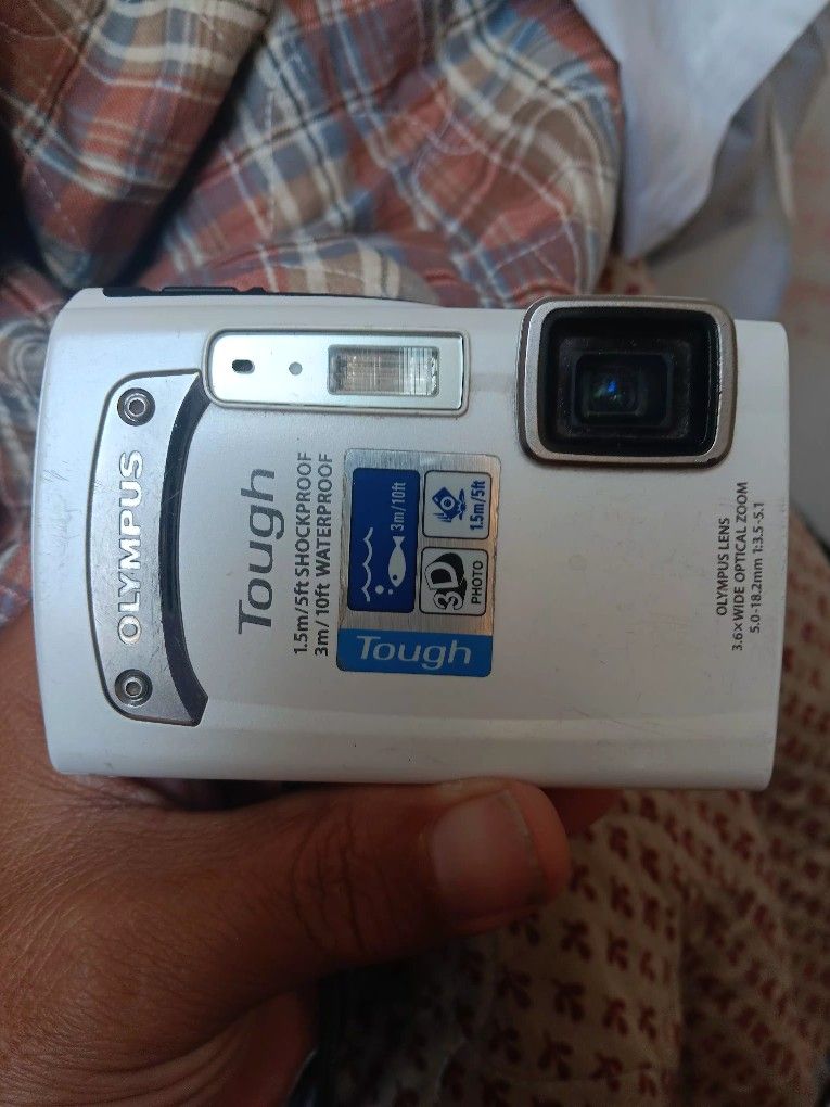 Olympus Tough Tg-310 Digital Camera Missing Charger
