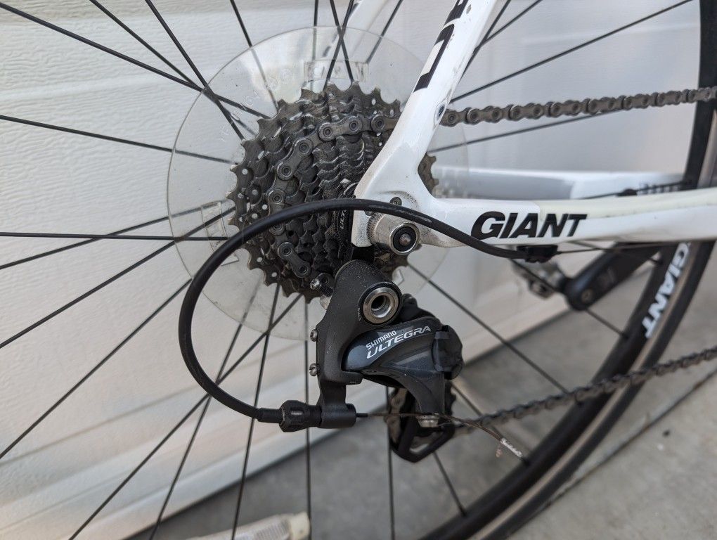 Giant Defy, Carbon Fiber Road Bike 2014 Medium Large