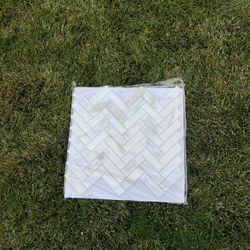 Calacata  Herringbone Honed  Mosaic 1x3 