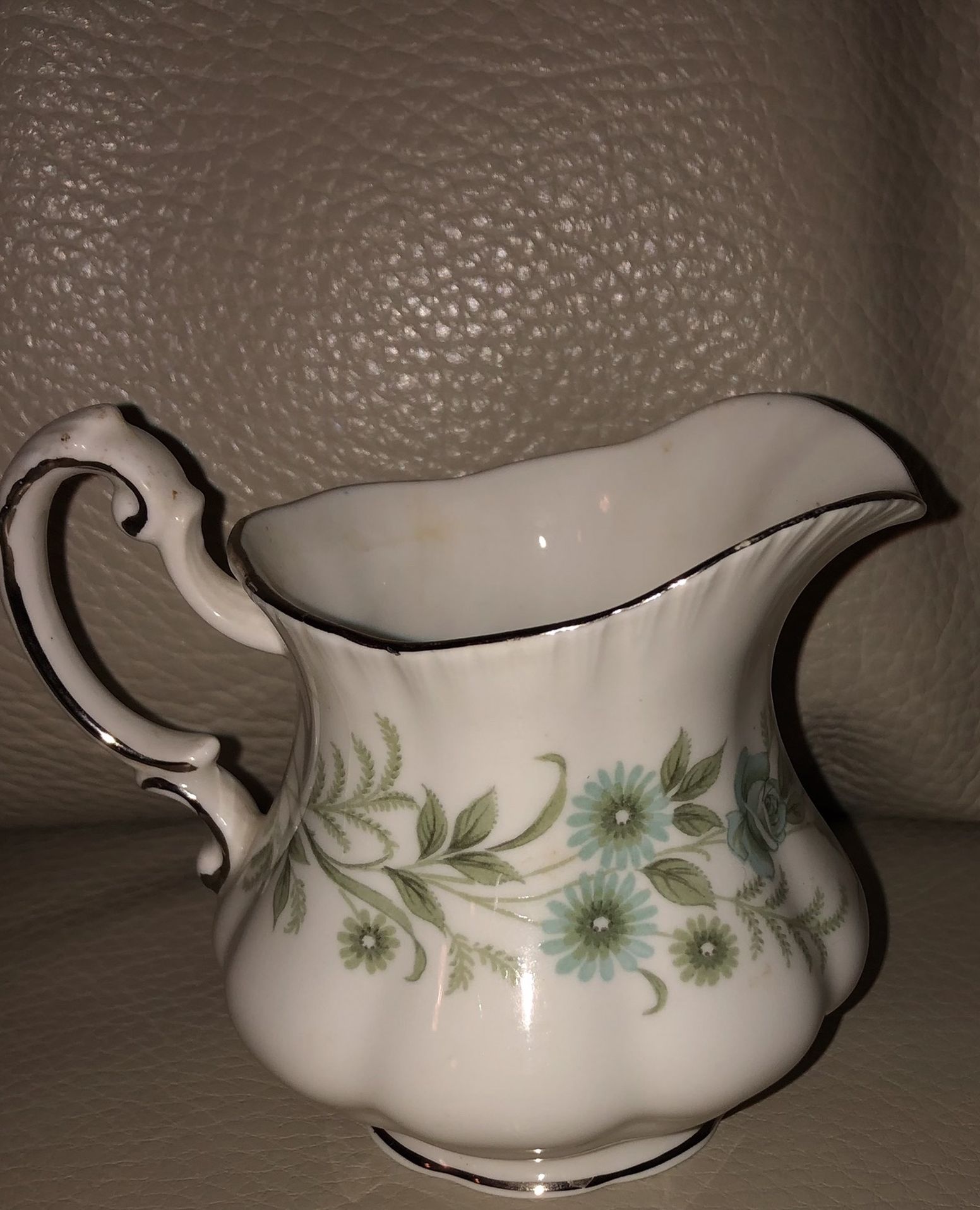 VINTAGE PARAGON “DEBUTANTE” BONE CHINA INDIVIDUAL CREAMER- ENGLAND