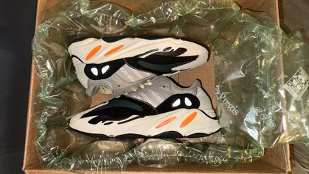 Yeezy Wave Runner size 9