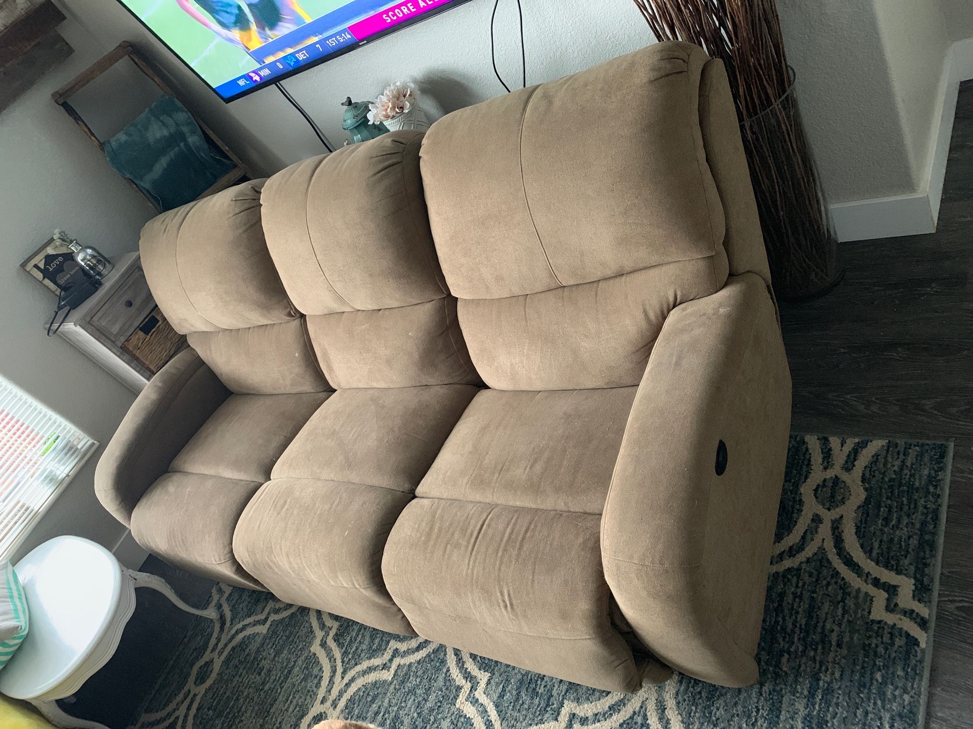Electric reclining couch