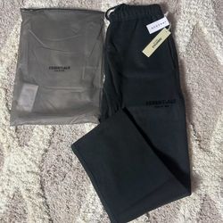 🔥 FEAR OF GOD ESSENTIALS SWEATPANTS – BLACK (STRETCH LIMO) – SIZE SMALL (NEW)