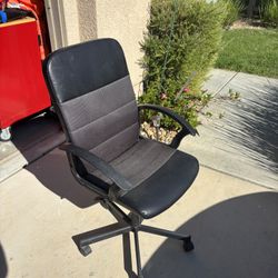 Computer Desk Chair – $20 (Fairfield) Comfortable and functional desk chair for sale!