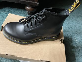ORIGINAL DR. MARTENS  101 YS BLACK ~ SZ 8   