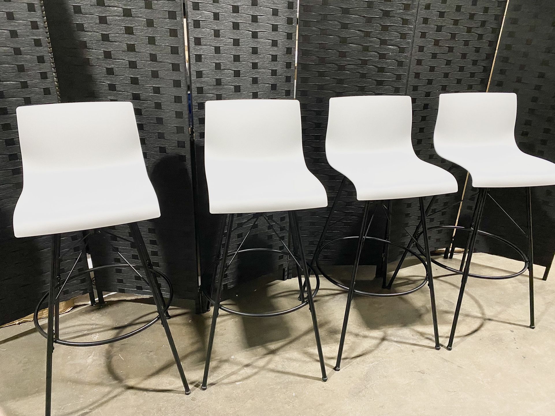 30” Set Of 4 Barstools Plastic Seat Swivel Bar Stools With Metal Legs