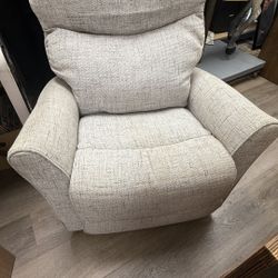 4 Way Peer Recliner With Remote. All Works! 