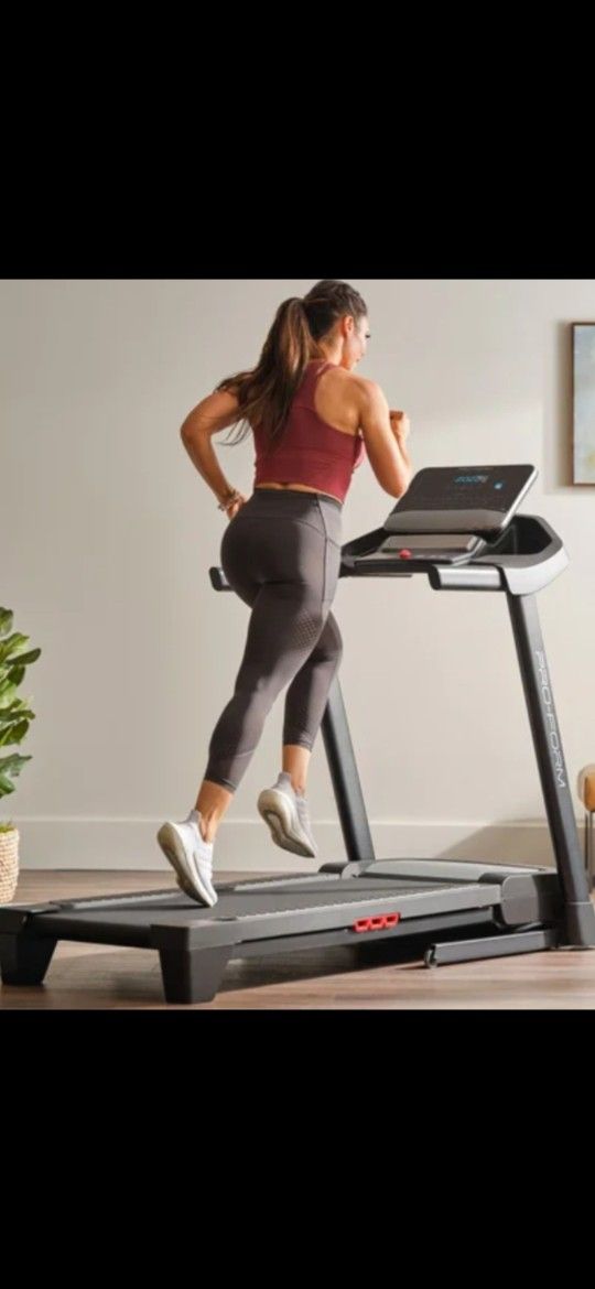2024 Model ProForm Trainer 8.7 Treadmill 7” High Contrast Display With 0-12 MPH & 0-10% Incline