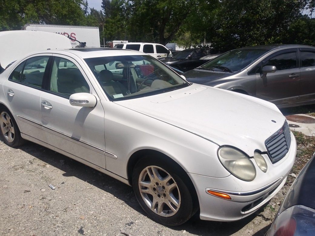 Repo cars for sale 1,500 a piece title in hand ready to go this Monday