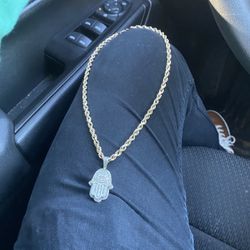 Gold Chain With VS1 Pendant