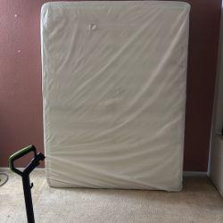Queen Mattress MUST PICK UP TONIGHT