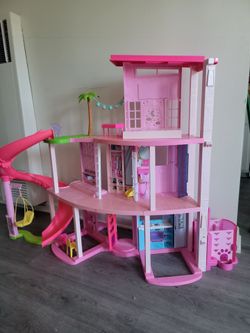 Barbie dreamhouse