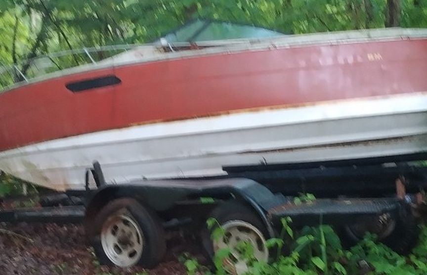 Photo Vintage Century Boat