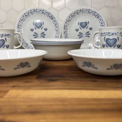 Vintage Blue Heart Dinnerware Set – Plates, Bowls & Mugs (8-Piece Set)