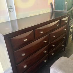 Free- Dresser & 2 Night Stands 