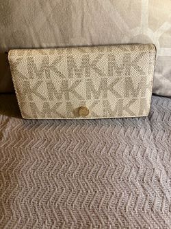 Michael Kors Signature Continental Wallet