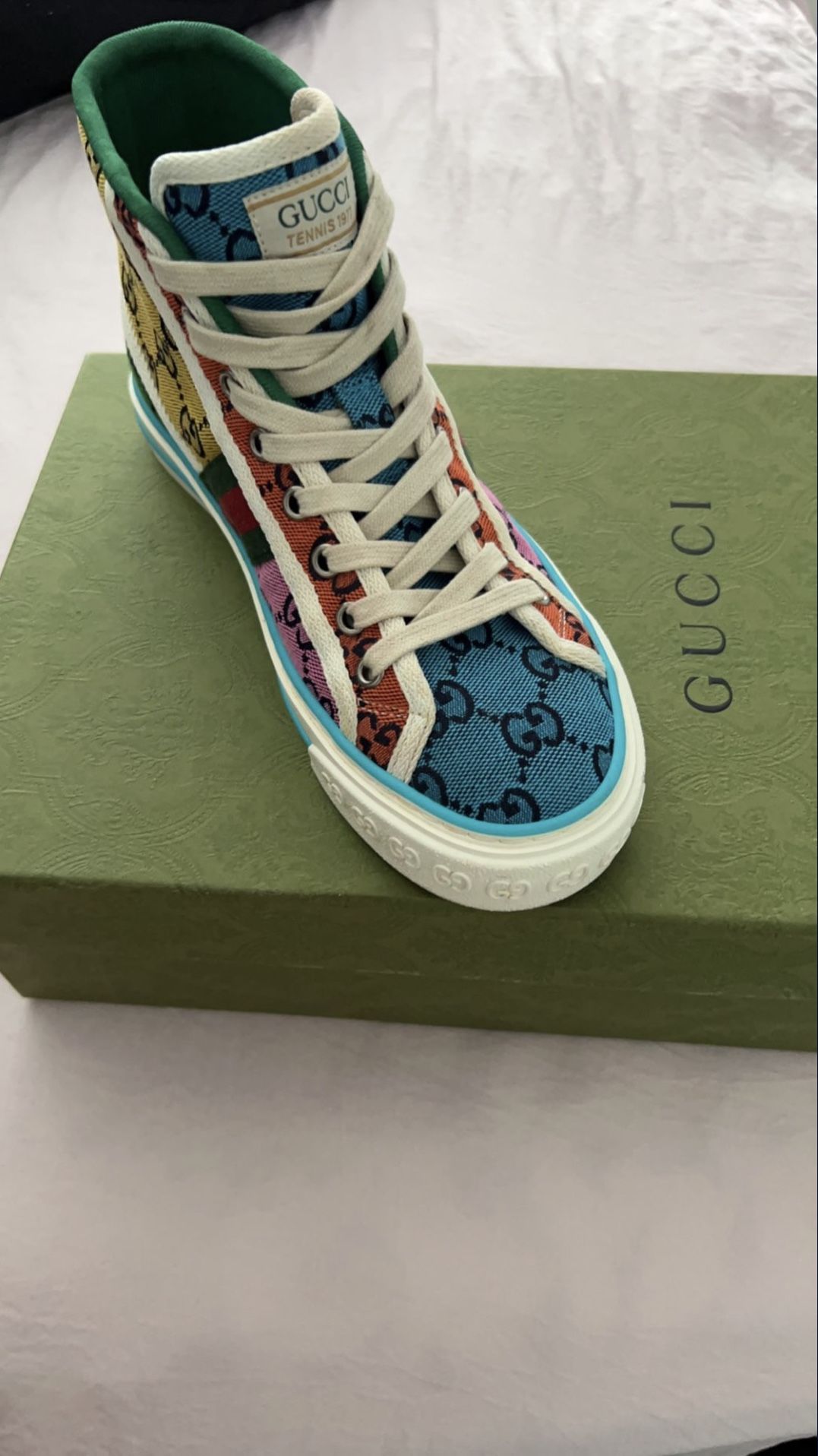 100% Authentic GUCCI (Unisex) Sneakers