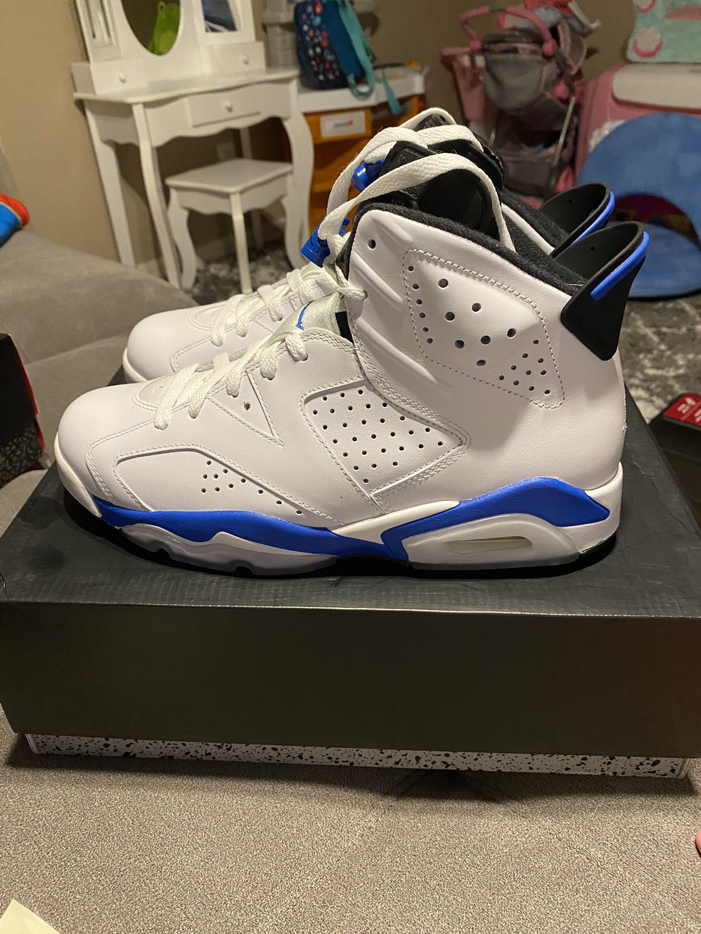 Jordan Retro 6 “Sport Blue” Size 9