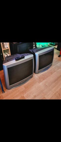 Pair of 2 magnavox CRT tvs