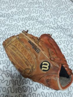 Fast pitch baseball glove