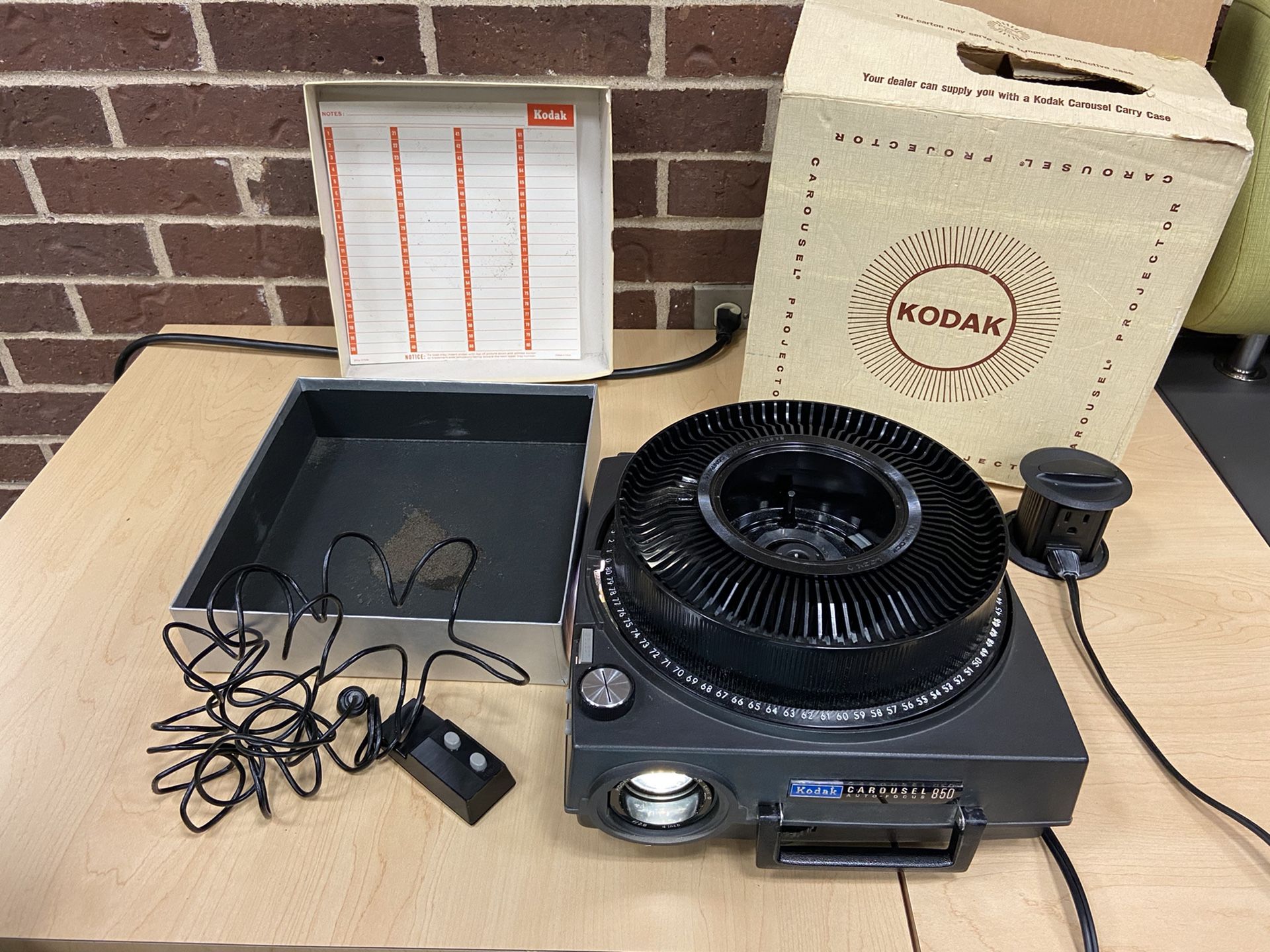 Kodak Carousel 850H Slide Projector with Remote & Original Box - FOR PARTS
