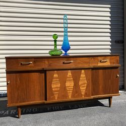 Stunning Mid Century Dresser Sideboard