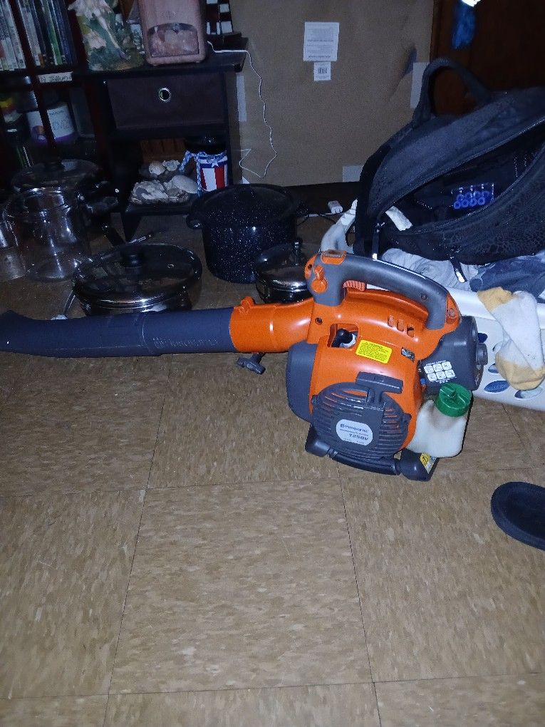 Like New Husqvarna Leaf Blower
