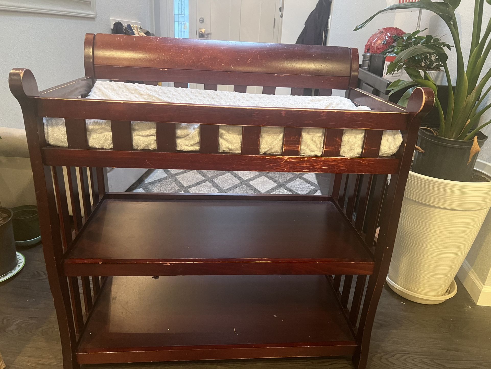Free Changing Table