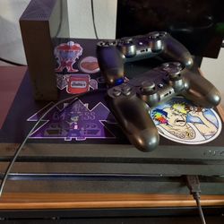 PS4 Pro - Golden Hen 9.00 (Moddable) + 2 Controllers + Games