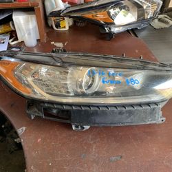 2013-2015 Ford Fusión Right Headlight