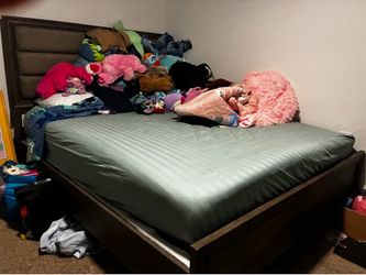 Queen bedroom set