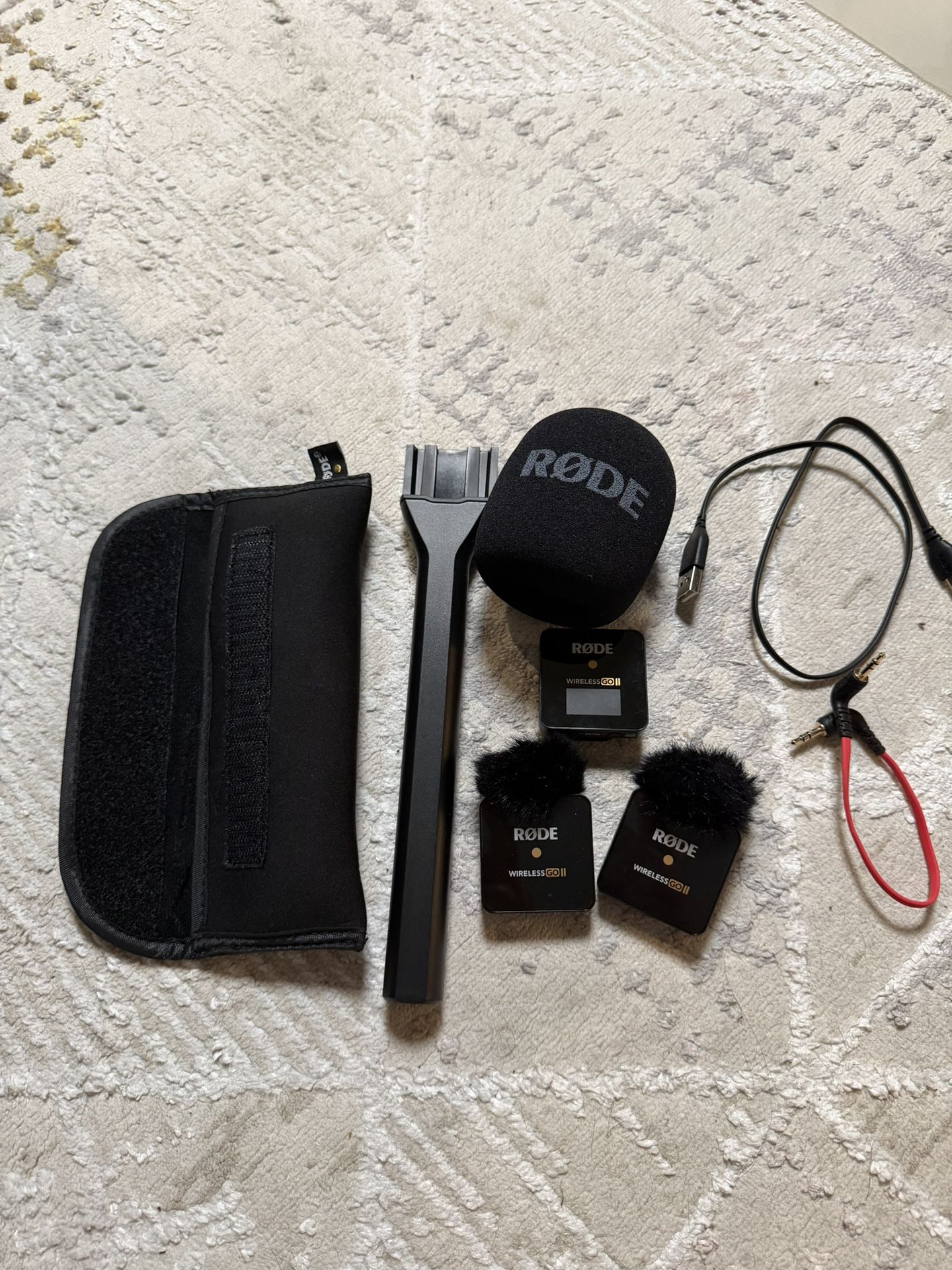 Rode Wireless Go II Dual-Channel Microphone System 2 Microphones with Receiver