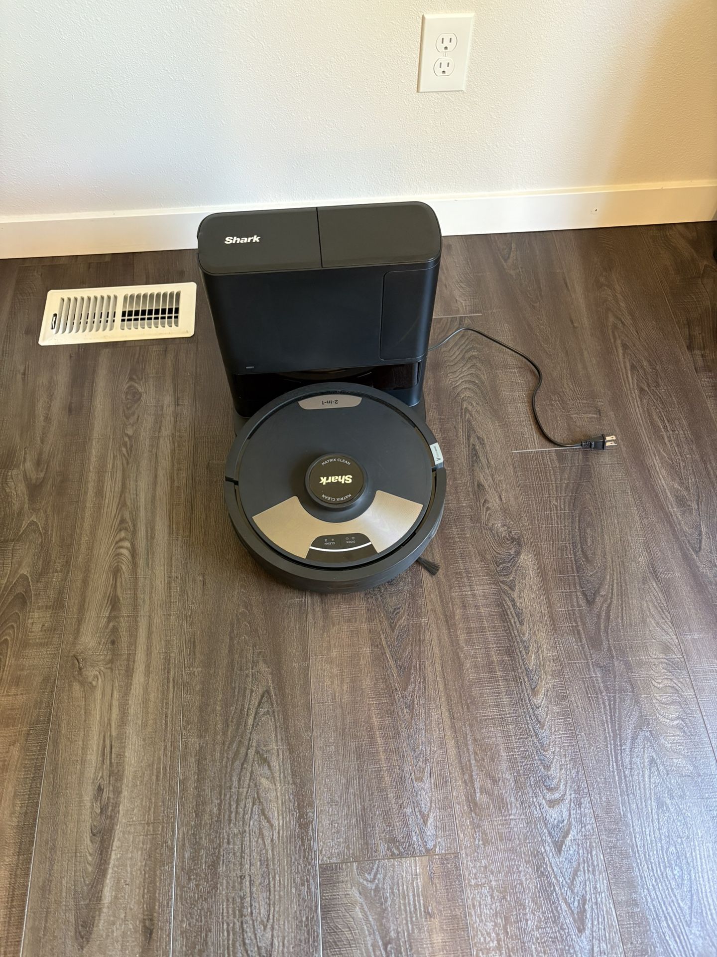 Shark Matrix 2 In 1 Robot Vacuum And Mop