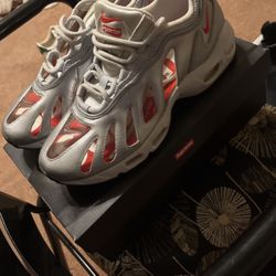 Supreme Air max Mens Size 9 