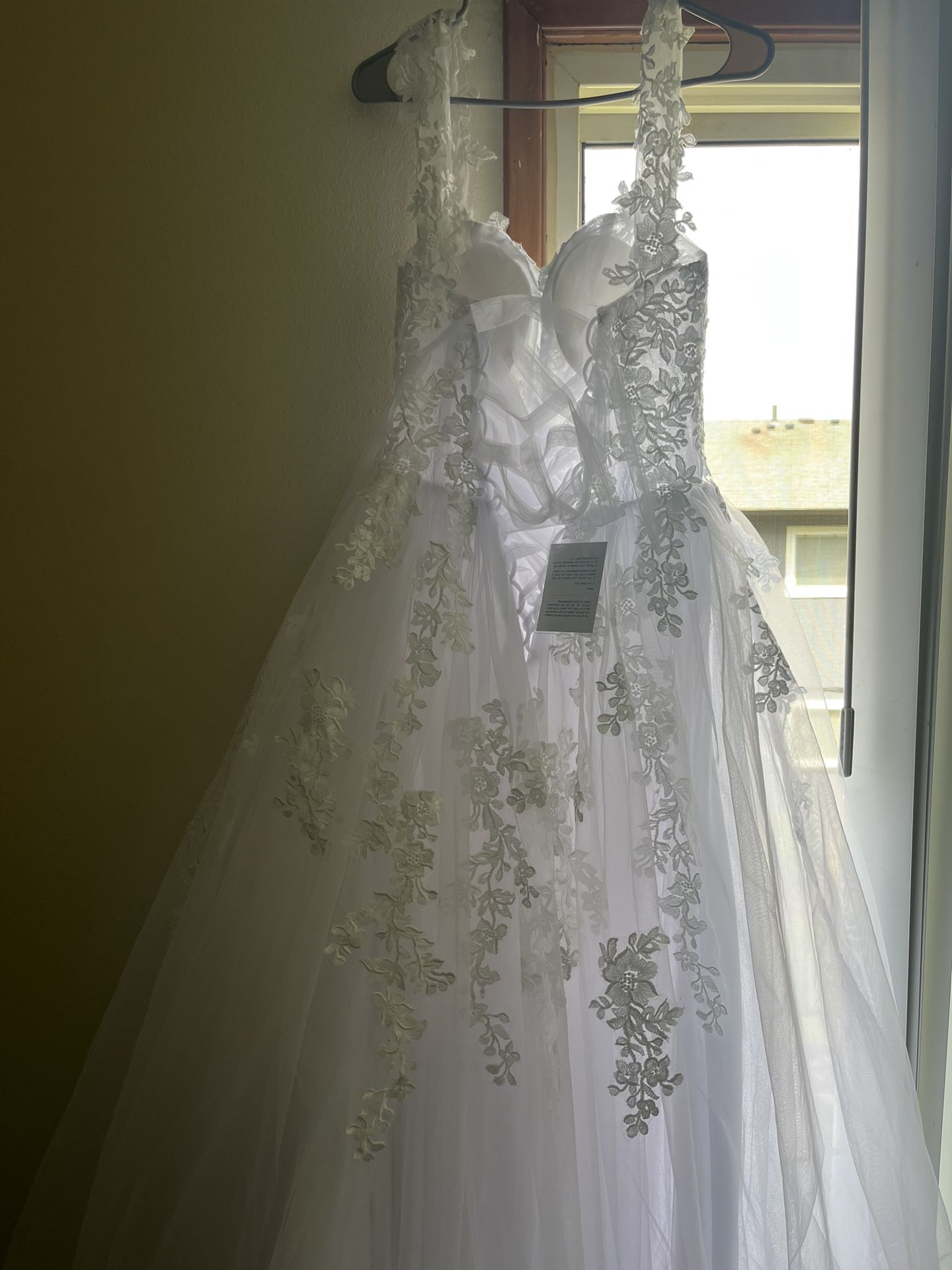 Wedding Dress - Not altered/New /Need Gone Today 