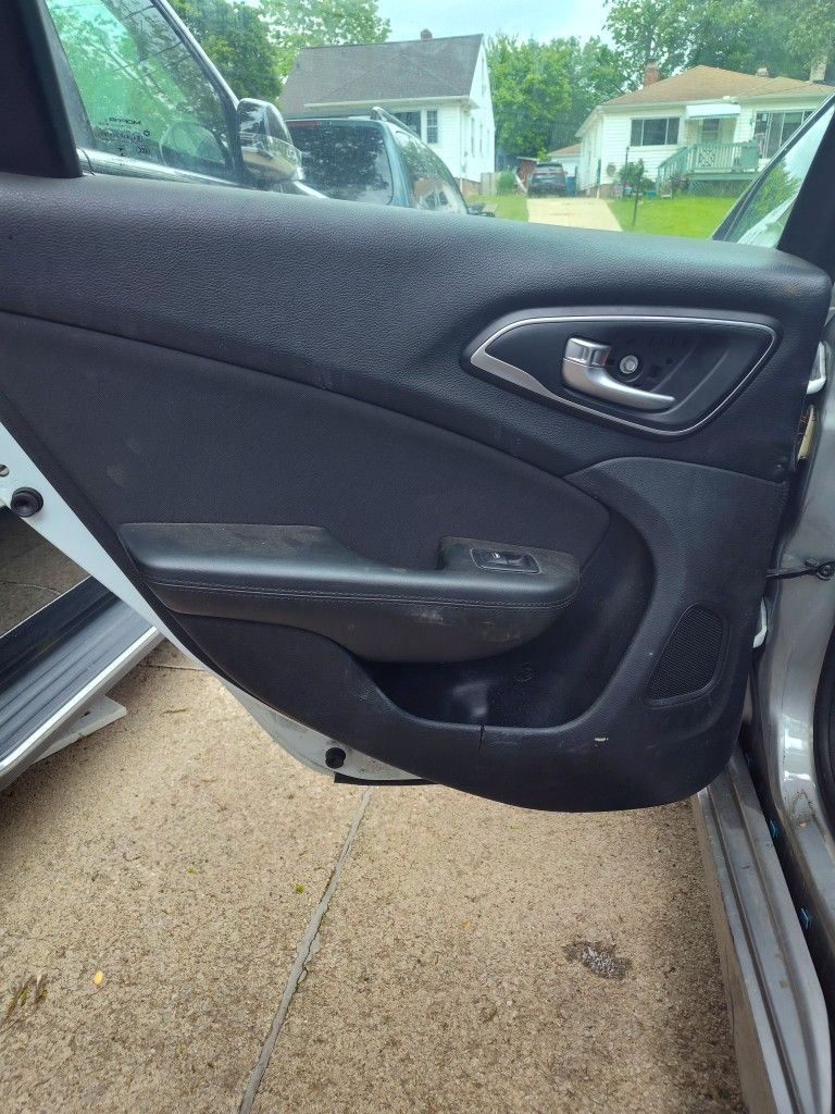 2015 Chrysler 200 Driver Rear Door Panel