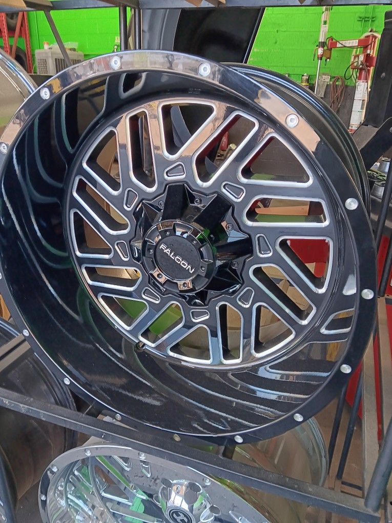Brand new 20X12 Falcon Off-road Wheels 33 1250 20 Mt Tires