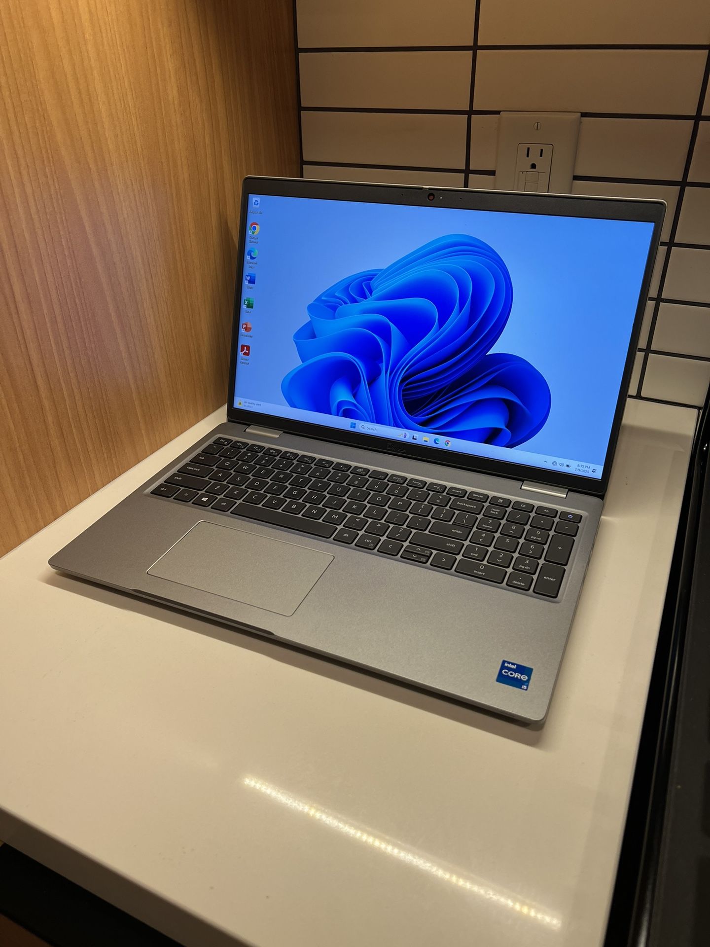 Dell Latitude 5520 Laptop - i5 | 16 GB RAM | 512 GB Storage | Win 11 | Office 2021 