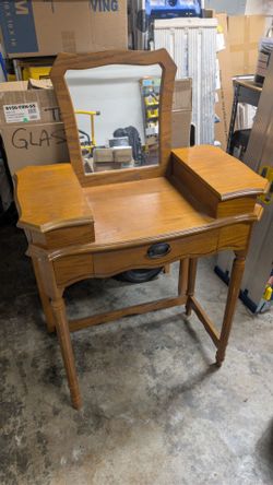Vanity with Jewelry Storage and Mirror