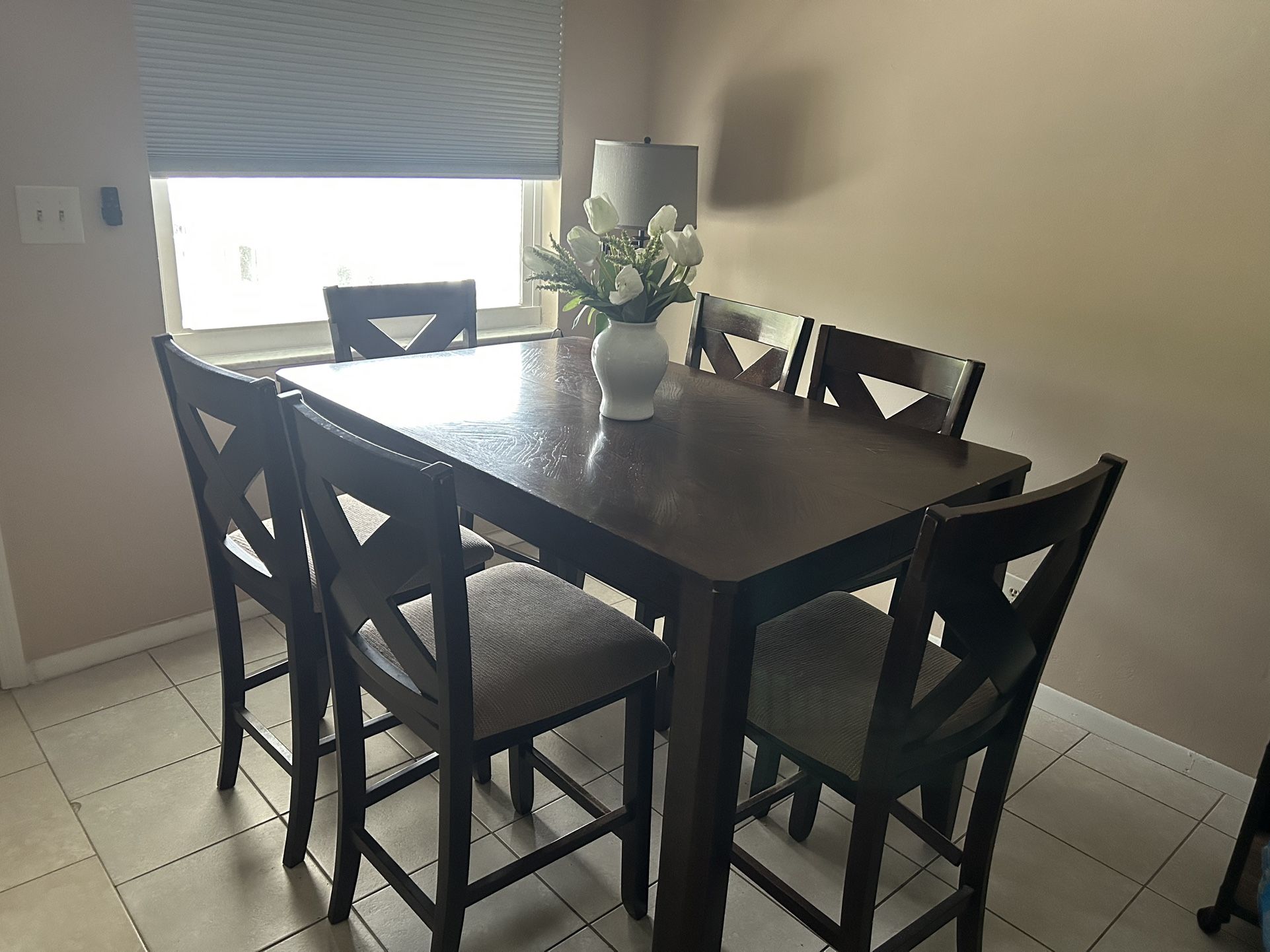 Dining room Table 