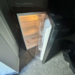 $60 Mini Fridge 