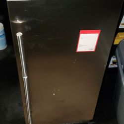 Scratch and dent hanover icemaker -B