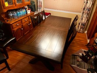 Beautiful 9 set table 500$$