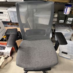 Autonomous office desk chair