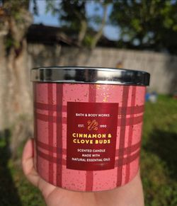Bath & Body Works cinnamon & clove buds 3 wick scented candle made with natural essential oils
