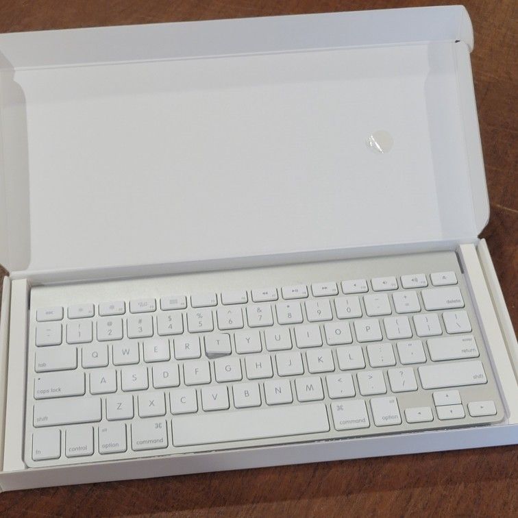Apple A1314 Wireless Keyboard MC184LL/B New, open box. UPC (contact info removed)63.
Weight 14.25oz plus shipping materials